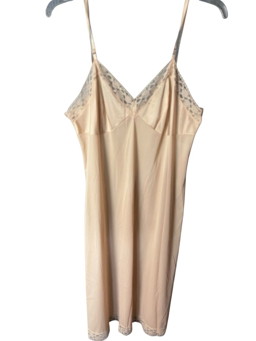 Vanity Fair Vintage 70s 80s Lace Trimmed Nylon Slip Dress 40L Cottagecore